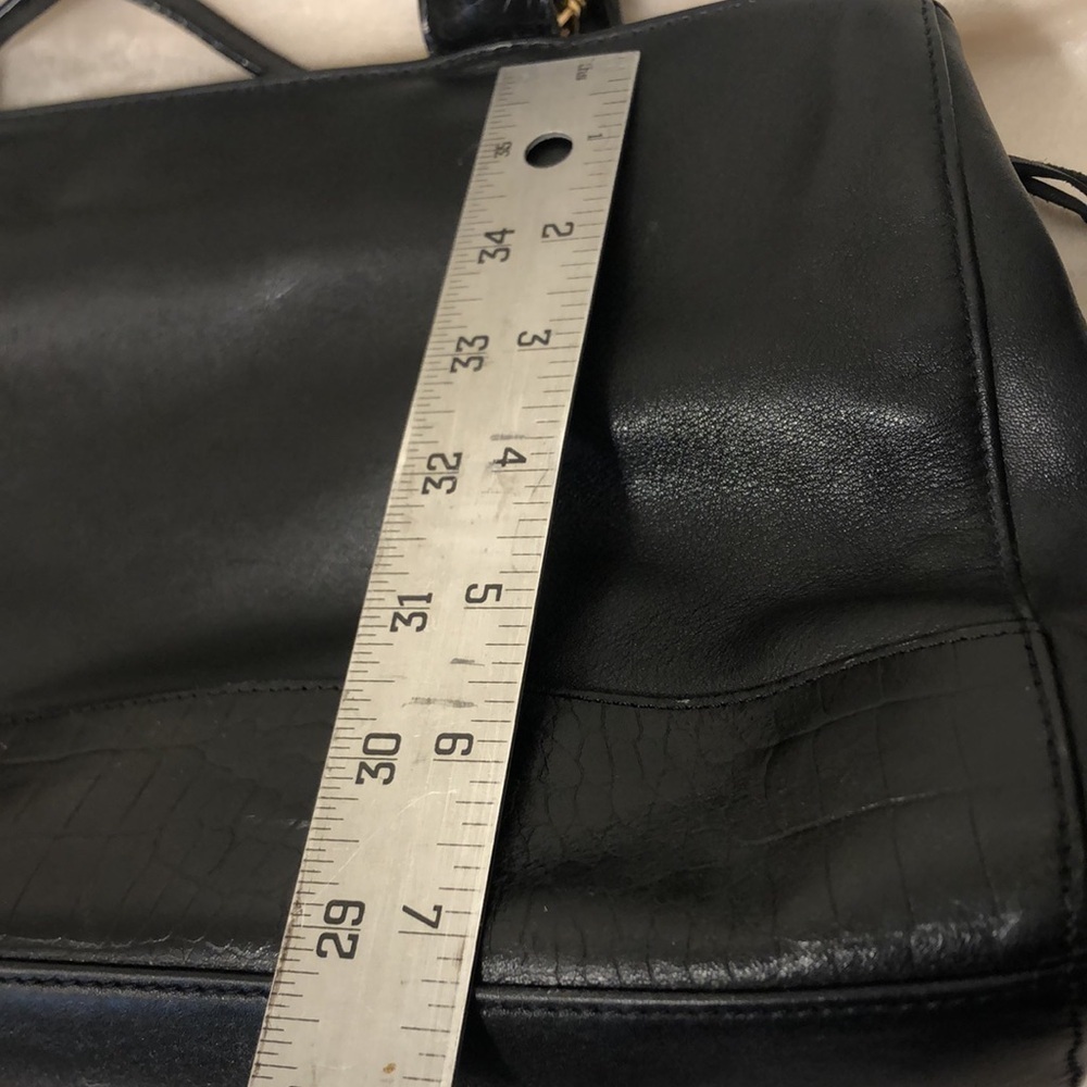 ETIENNE AIGNER VINTAGE BLACK LEATHER CROSSBODY 15" X 7" X 2 1/2" PREWORN - Picture 11 of 16